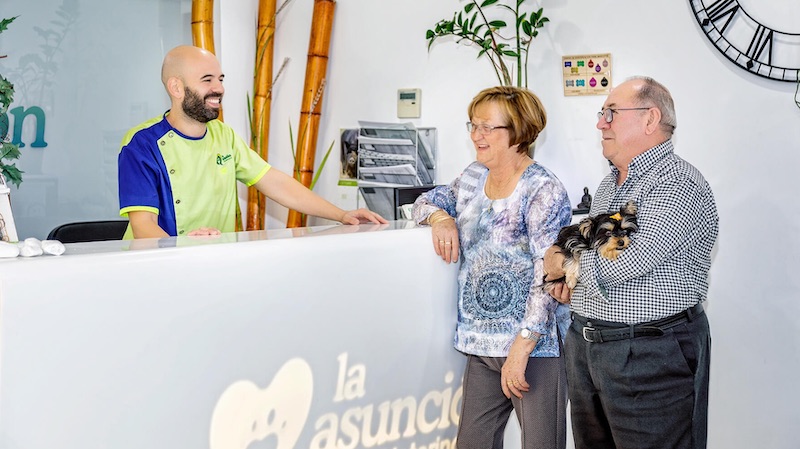 Personas mayores y las mascotas